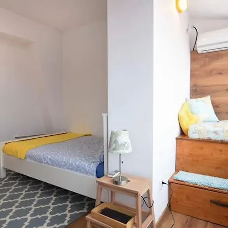 Travel And Discover @ Smart Near Metro Apartment