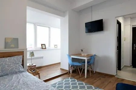 Travel And Discover @ Smart Near Metro * Boekarest